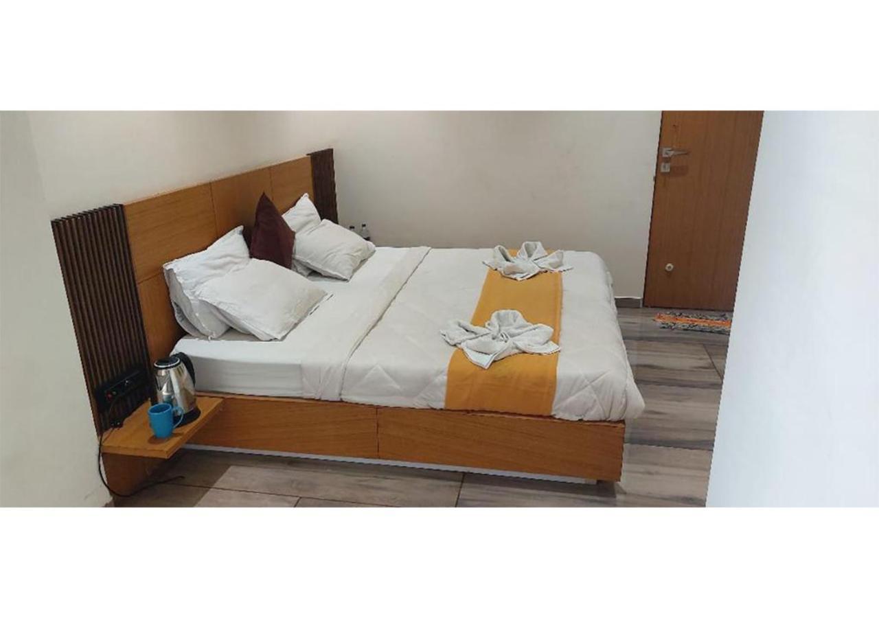 Shree Murlidhar Guest House Surat Exterior photo