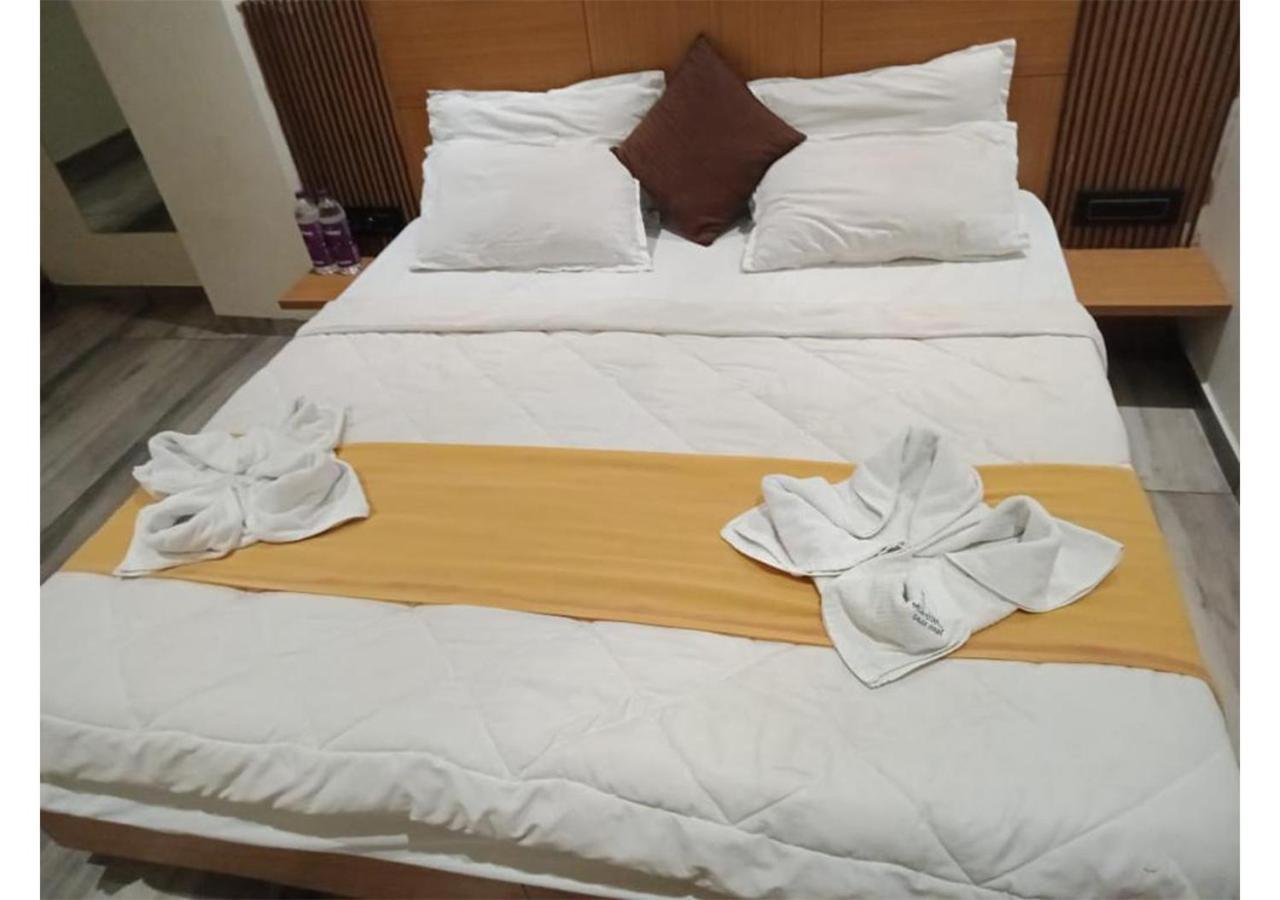 Shree Murlidhar Guest House Surat Exterior photo